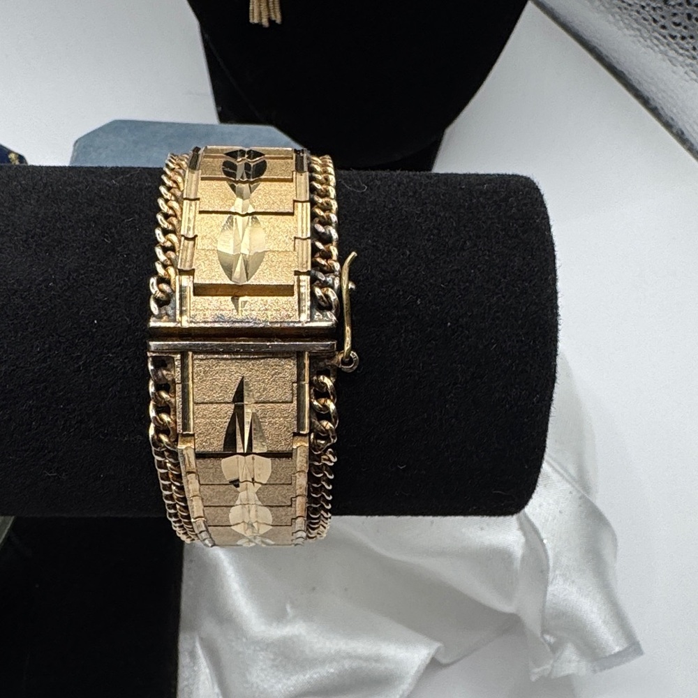 Vintage 18K gold plated etched bracelet 8” - Picture 8 of 14